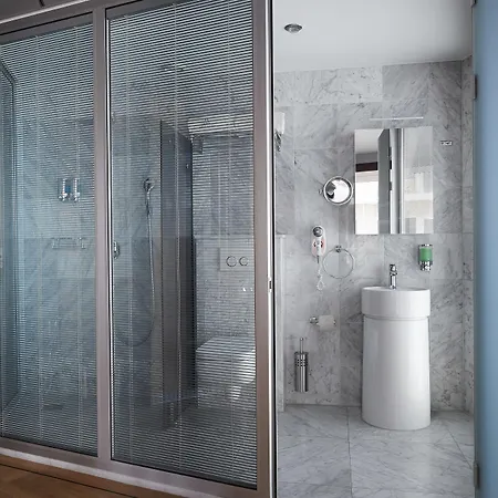 アマディ パーク 4*