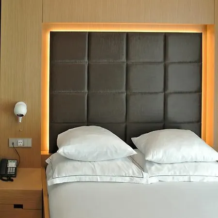 Amadi Park 4*