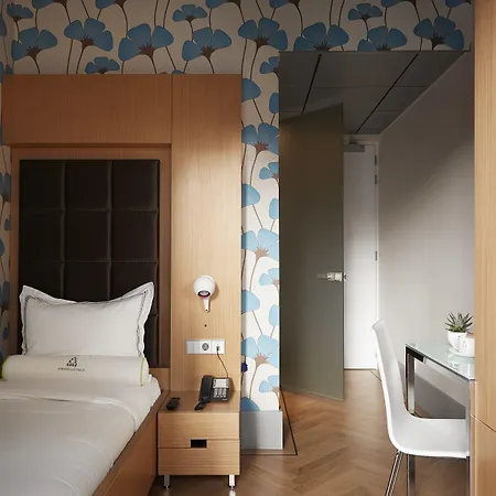 Amadi Park 4*