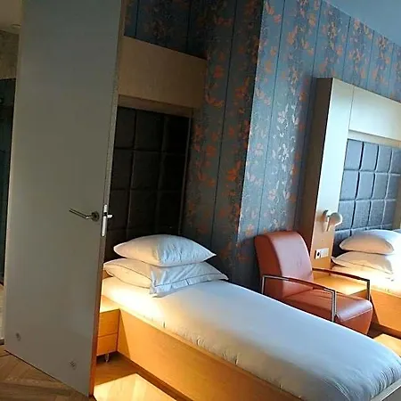 Amadi Park 4*