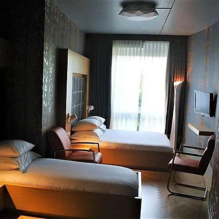 Amadi Park Hotell 4*