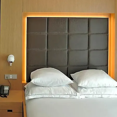Amadi Park 4*