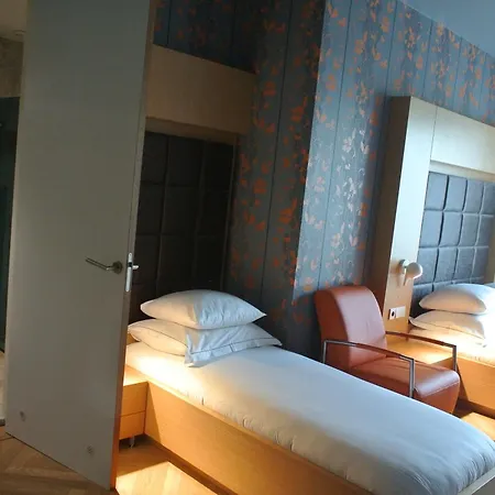 Szálloda Amadi Park 4*